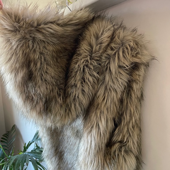 Sunday Best Ovid Faux Fur Vest - Picture 8 of 8